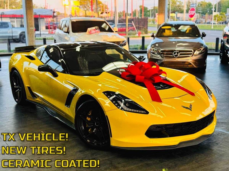 Chevrolet Corvette Vehicle Full-screen Gallery Image 01