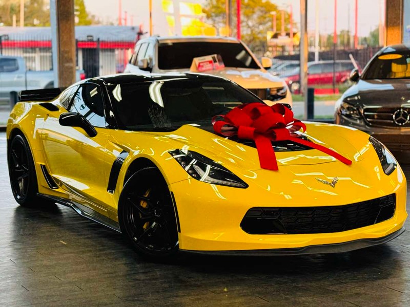 Chevrolet Corvette Vehicle Full-screen Gallery Image 03