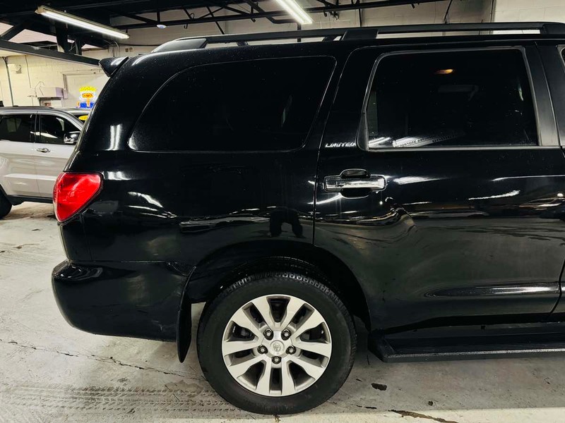 Toyota Sequoia Vehicle Full-screen Gallery Image 03