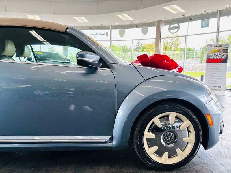 Volkswagen Beetle Convertible Vehicle Full-screen Gallery Image 03