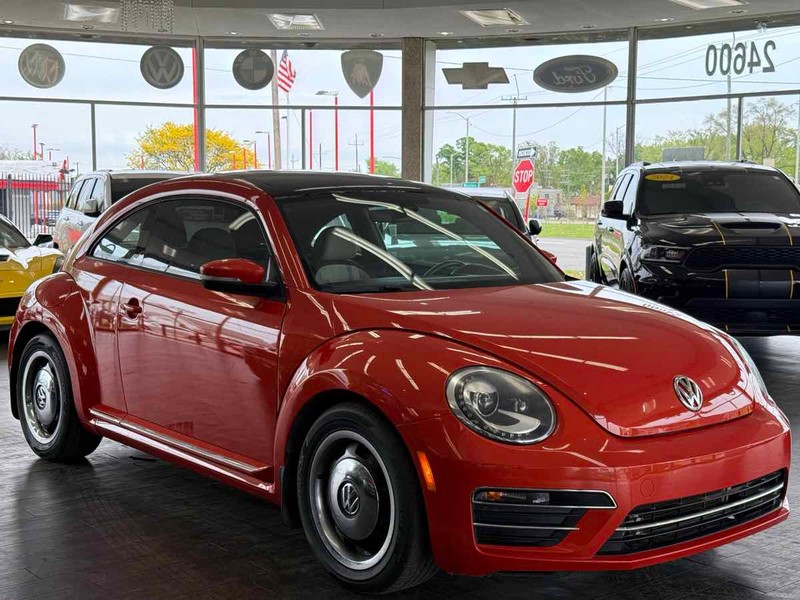 Volkswagen Beetle Vehicle Full-screen Gallery Image 01