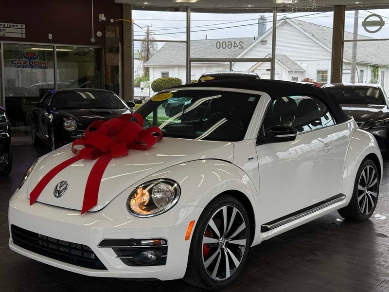 Volkswagen Beetle Convertible Vehicle Full-screen Gallery Image 02