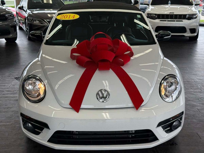 Volkswagen Beetle Convertible Vehicle Full-screen Gallery Image 03