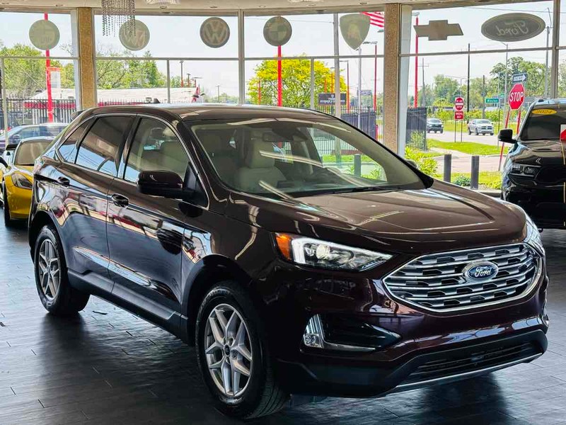 Ford Edge Vehicle Full-screen Gallery Image 01