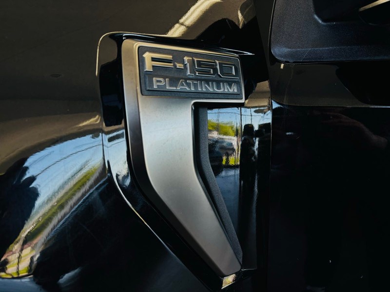 Ford F-150 Vehicle Full-screen Gallery Image 03