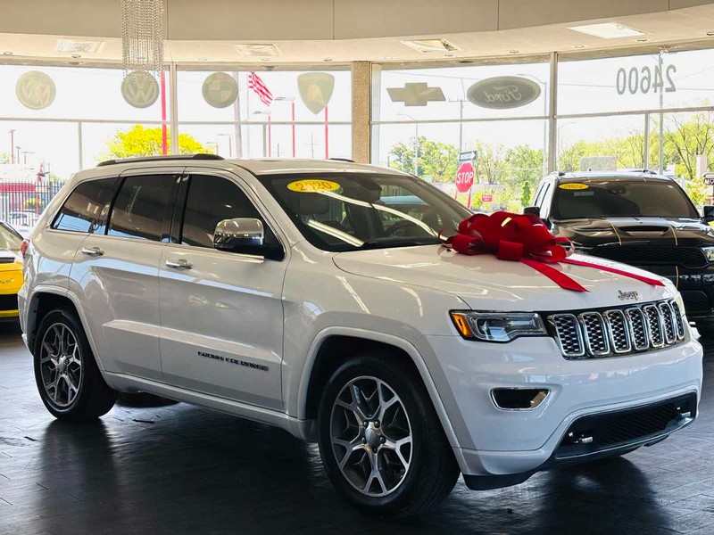 Jeep Grand Cherokee Vehicle Full-screen Gallery Image 01