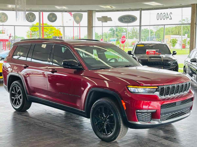 Jeep Grand Cherokee L Vehicle Full-screen Gallery Image 01