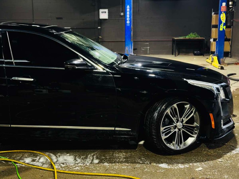 Cadillac CT6 Vehicle Full-screen Gallery Image 03