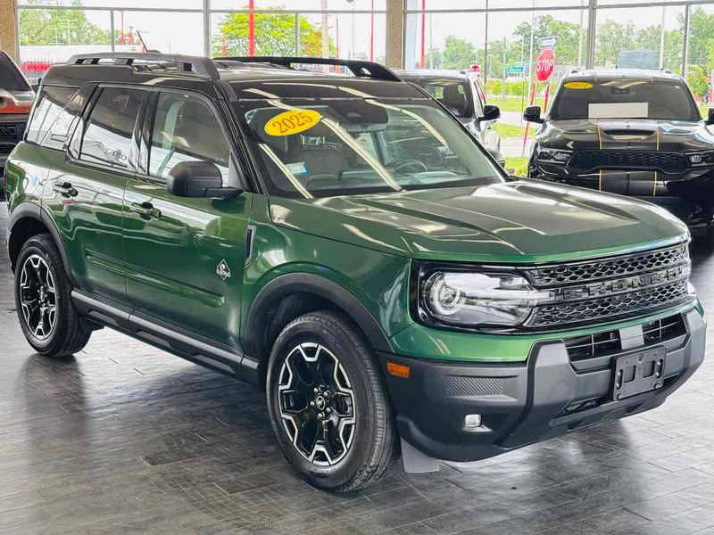 Ford Bronco Sport Vehicle Full-screen Gallery Image 01