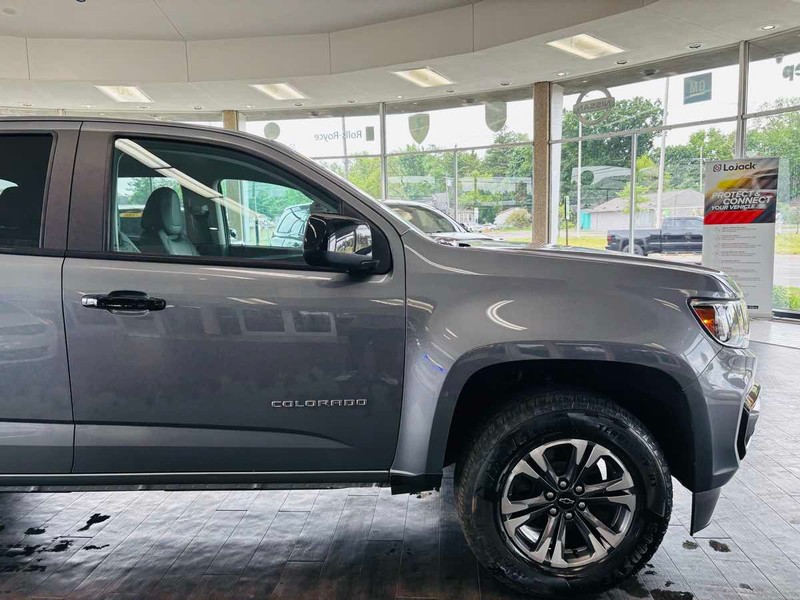 Chevrolet Colorado Vehicle Full-screen Gallery Image 03