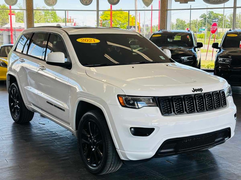 Jeep Grand Cherokee Vehicle Full-screen Gallery Image 01