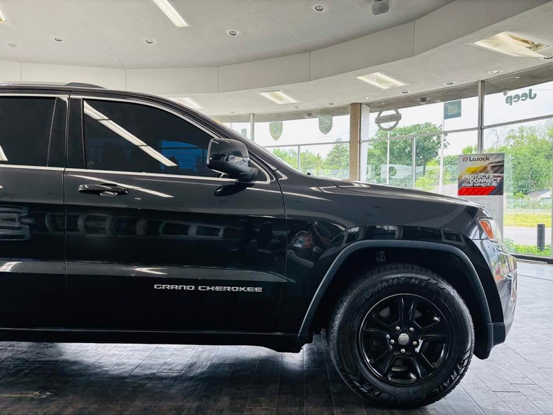 Jeep Grand Cherokee Vehicle Full-screen Gallery Image 02