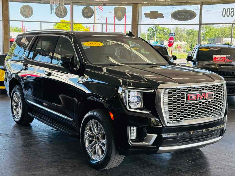 GMC Yukon Vehicle Full-screen Gallery Image 01