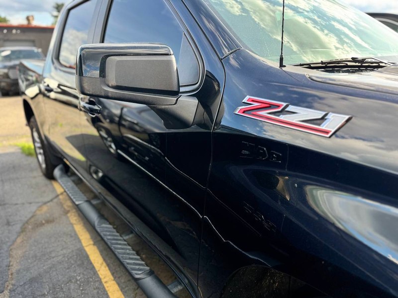 Chevrolet Silverado 1500 Vehicle Full-screen Gallery Image 03