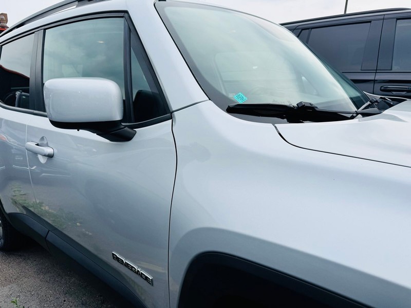 Jeep Renegade Vehicle Full-screen Gallery Image 03