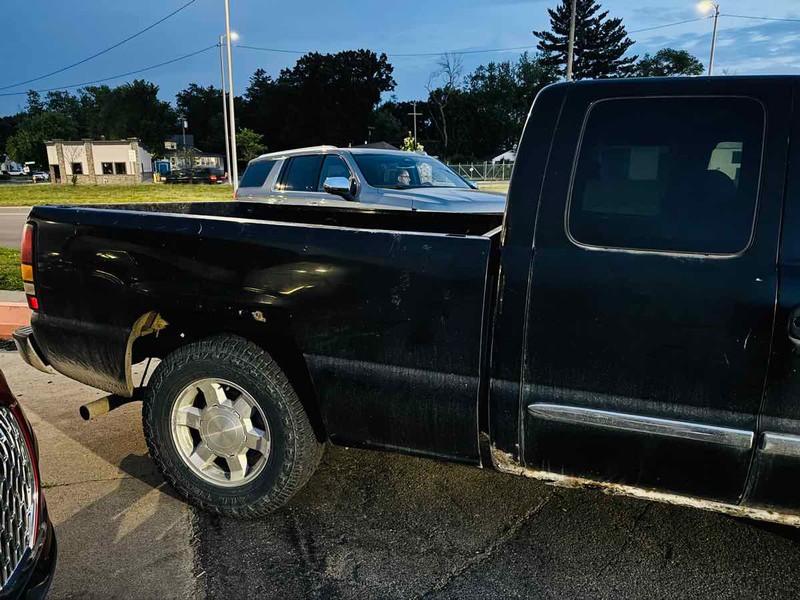 GMC Sierra 1500 Vehicle Full-screen Gallery Image 03