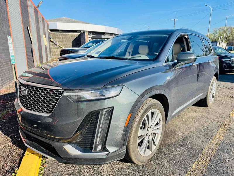 Cadillac XT6 Vehicle Full-screen Gallery Image 03