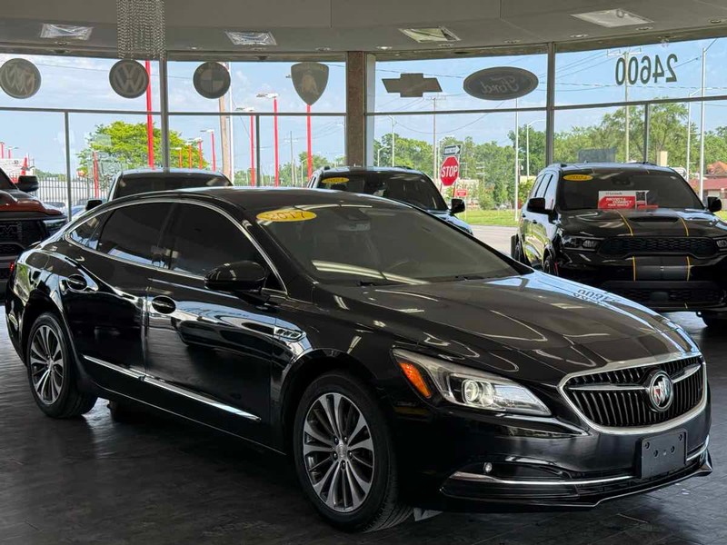 Buick LaCrosse Vehicle Full-screen Gallery Image 01