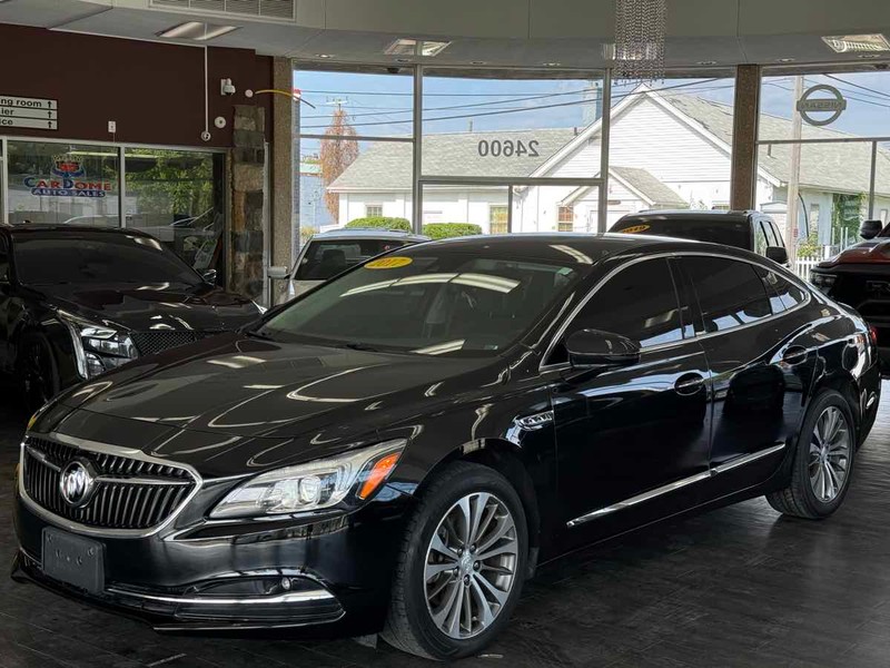 Buick LaCrosse Vehicle Full-screen Gallery Image 02