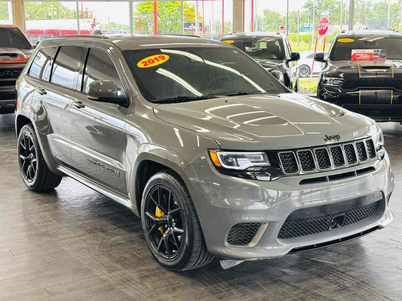 Jeep Grand Cherokee Vehicle Full-screen Gallery Image 01