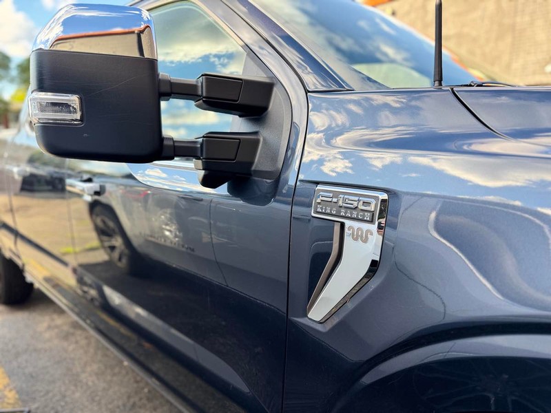 Ford F-150 Vehicle Full-screen Gallery Image 03