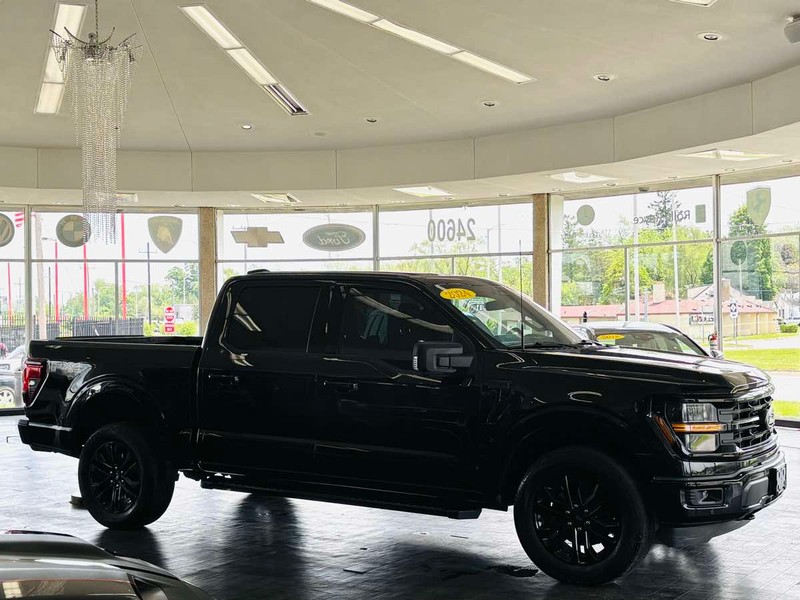 Ford F-150 Vehicle Full-screen Gallery Image 01
