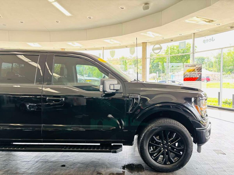 Ford F-150 Vehicle Full-screen Gallery Image 03