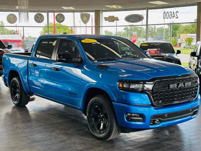 Ram 1500 Vehicle Full-screen Gallery Image 01