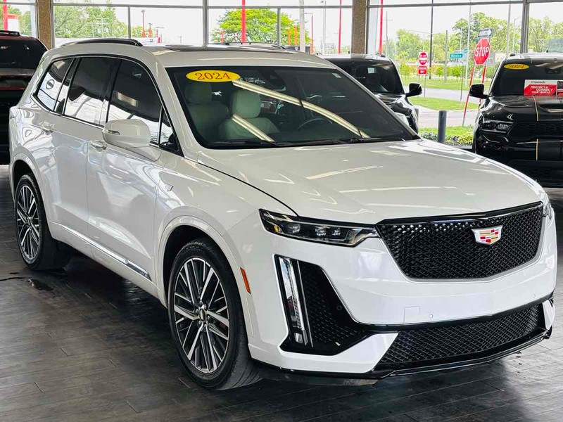Cadillac XT6 Vehicle Full-screen Gallery Image 01