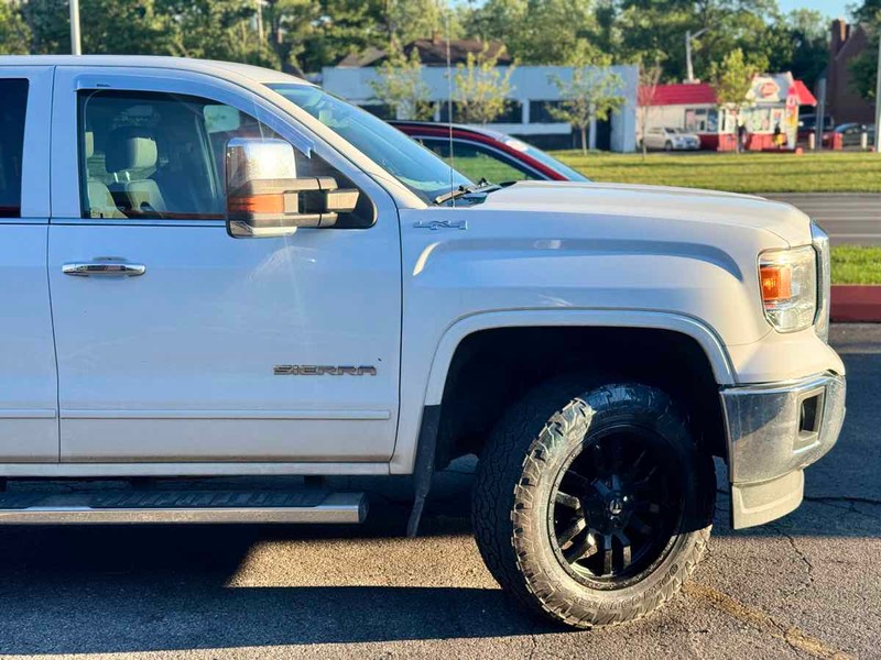 GMC Sierra 1500 Vehicle Full-screen Gallery Image 02