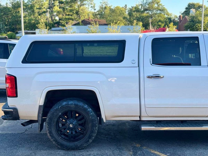 GMC Sierra 1500 Vehicle Full-screen Gallery Image 03
