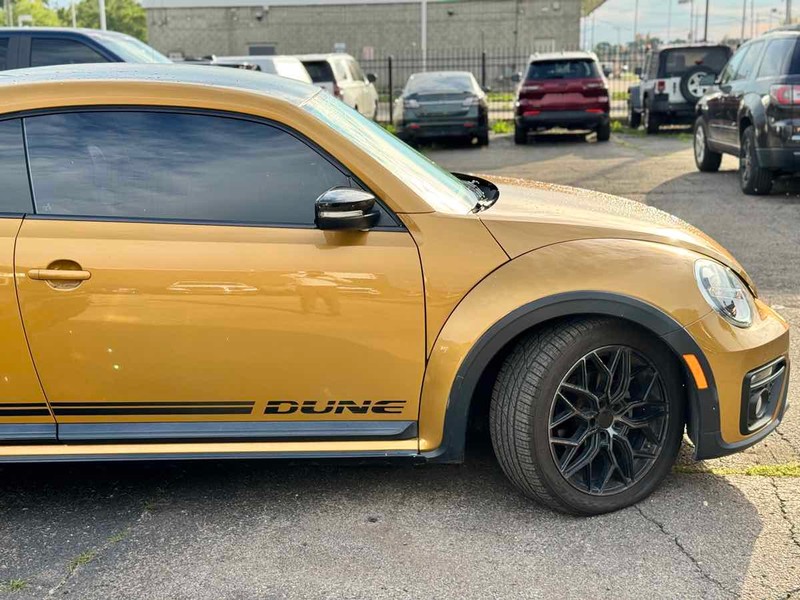 Volkswagen Beetle Vehicle Full-screen Gallery Image 03