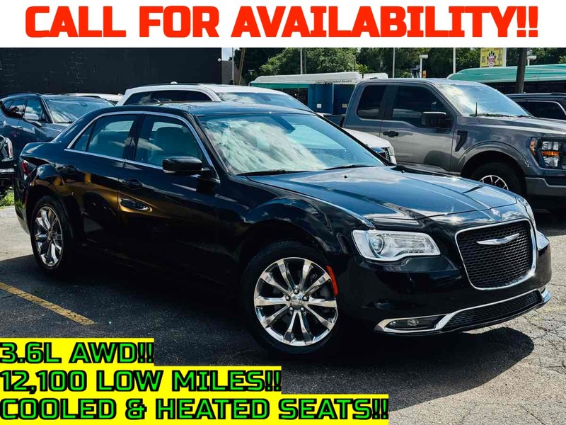 Chrysler 300 Vehicle Full-screen Gallery Image 01