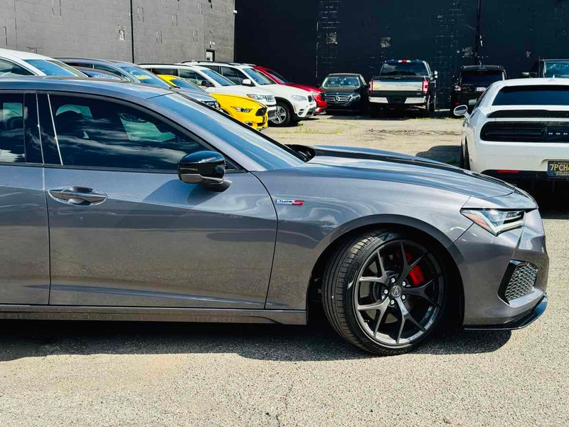 Acura TLX Vehicle Full-screen Gallery Image 03