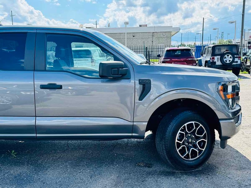 Ford F-150 Vehicle Full-screen Gallery Image 03