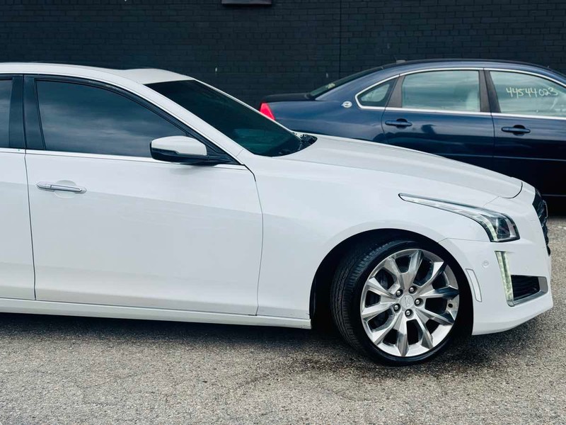 Cadillac CTS Sedan Vehicle Full-screen Gallery Image 03