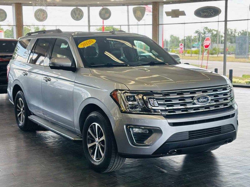 Ford Expedition Vehicle Full-screen Gallery Image 01
