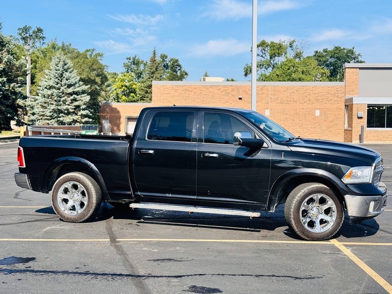 Ram 1500 Vehicle Full-screen Gallery Image 03