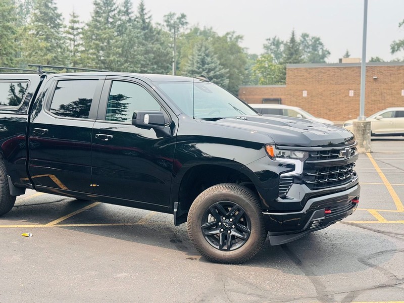 Chevrolet Silverado 1500 Vehicle Full-screen Gallery Image 03