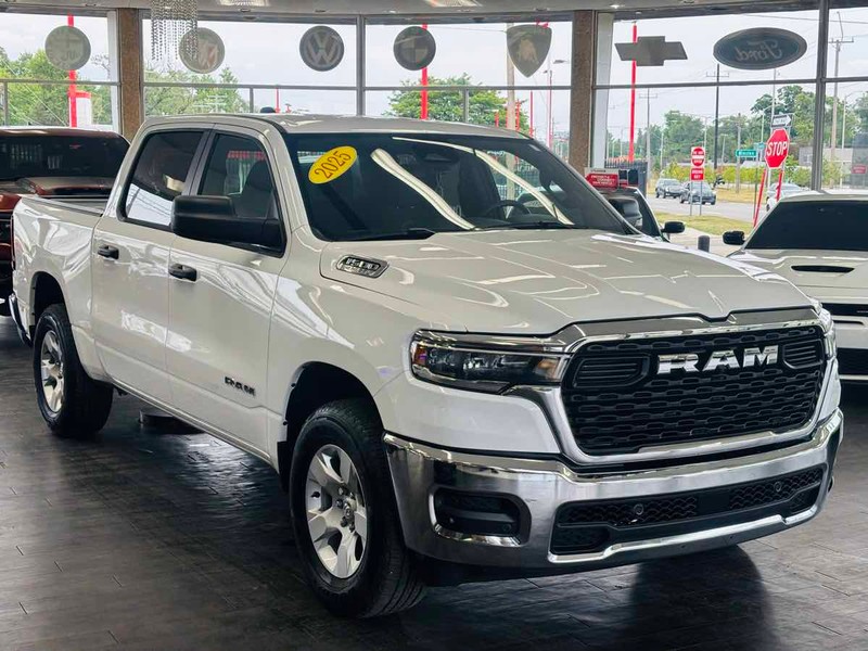 Ram 1500 Vehicle Full-screen Gallery Image 01