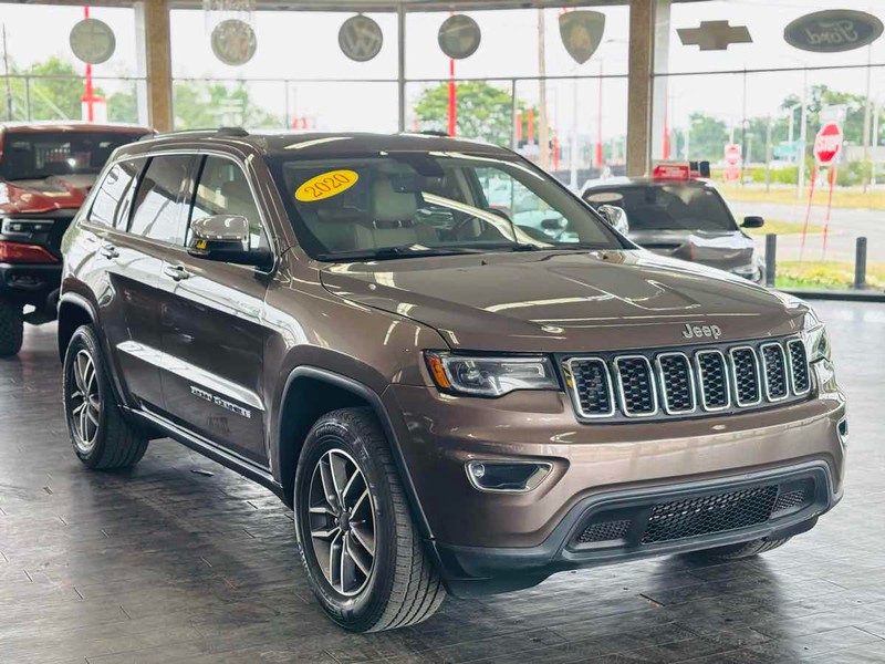 Jeep Grand Cherokee Vehicle Full-screen Gallery Image 01