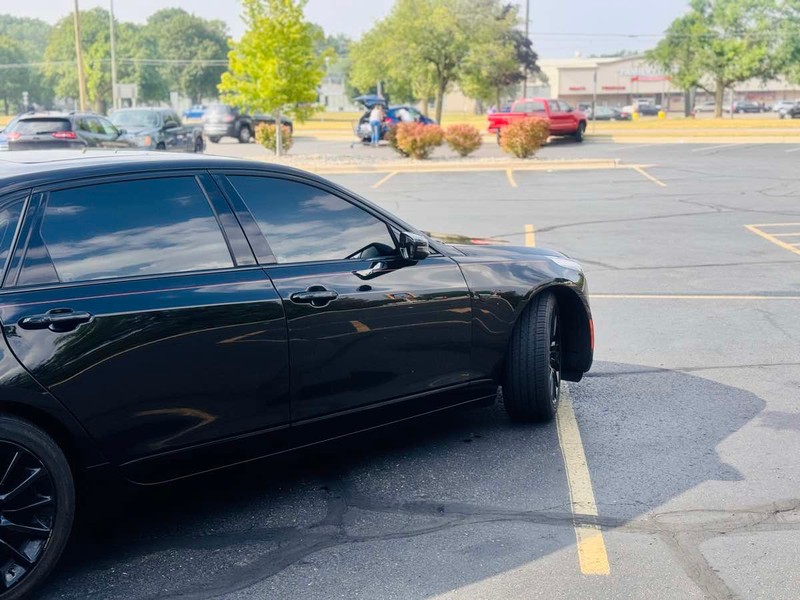 Cadillac CT6 Sedan Vehicle Full-screen Gallery Image 03