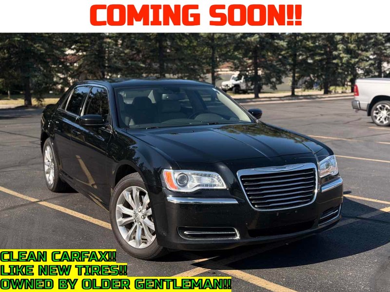 Chrysler 300 Vehicle Full-screen Gallery Image 01