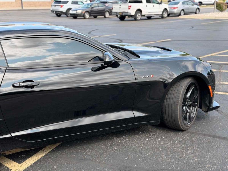 Chevrolet Camaro Vehicle Full-screen Gallery Image 03