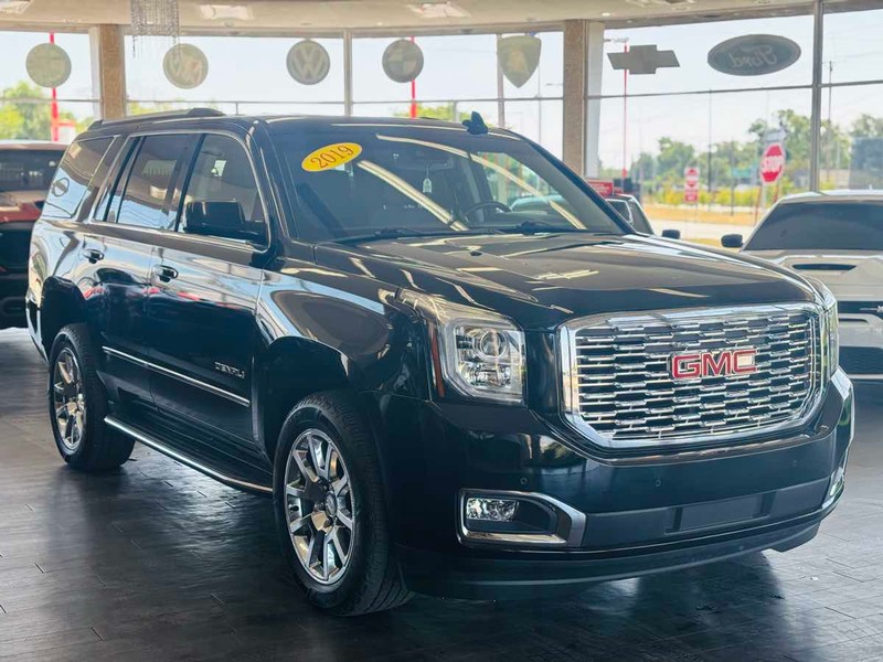 GMC Yukon Vehicle Full-screen Gallery Image 01