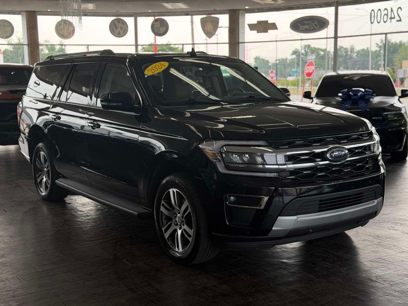 Ford Expedition Max Vehicle Full-screen Gallery Image 01