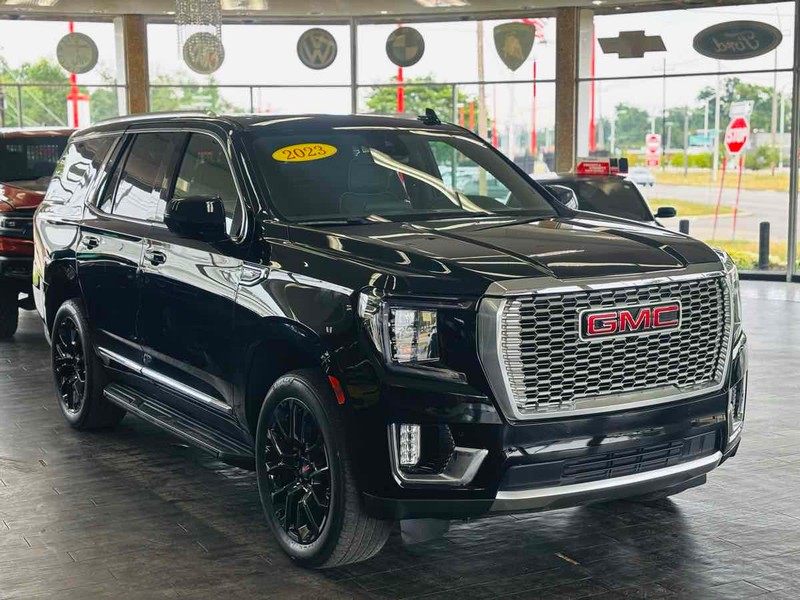 GMC Yukon Vehicle Full-screen Gallery Image 01