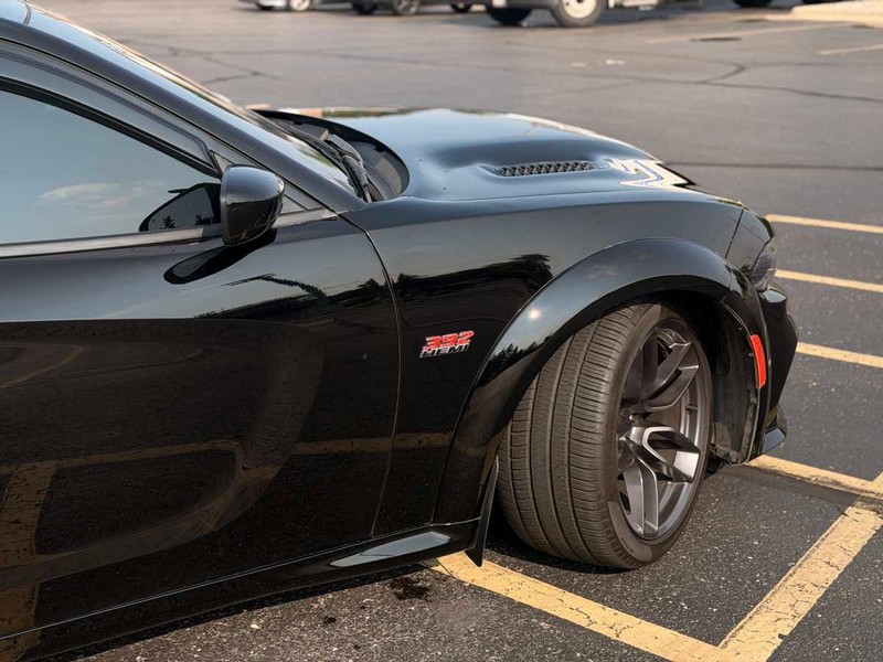 Dodge Charger Vehicle Full-screen Gallery Image 03
