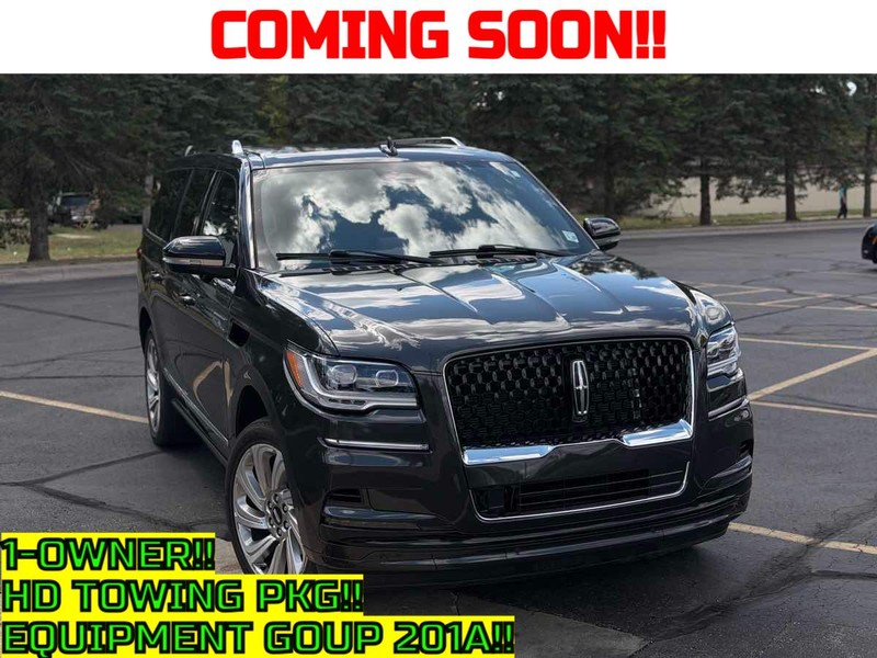 Lincoln Navigator Vehicle Full-screen Gallery Image 01