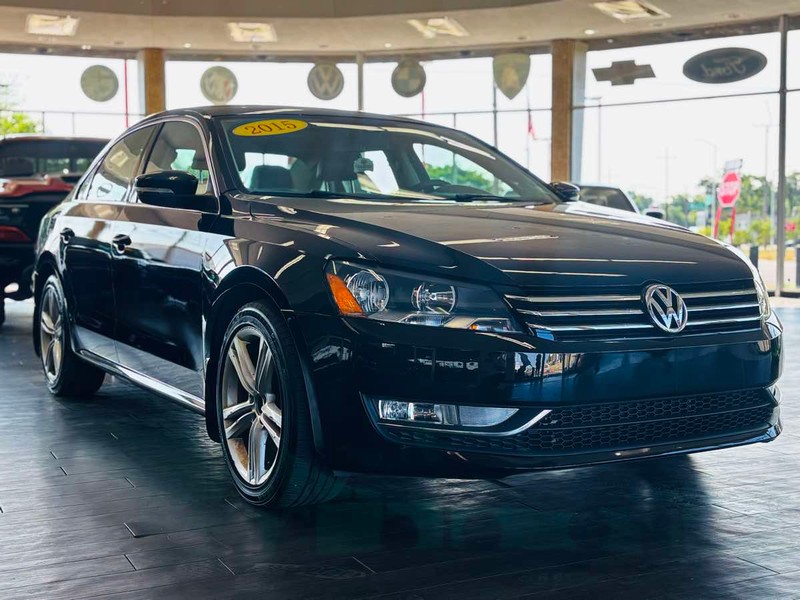 Volkswagen Passat Vehicle Full-screen Gallery Image 03
